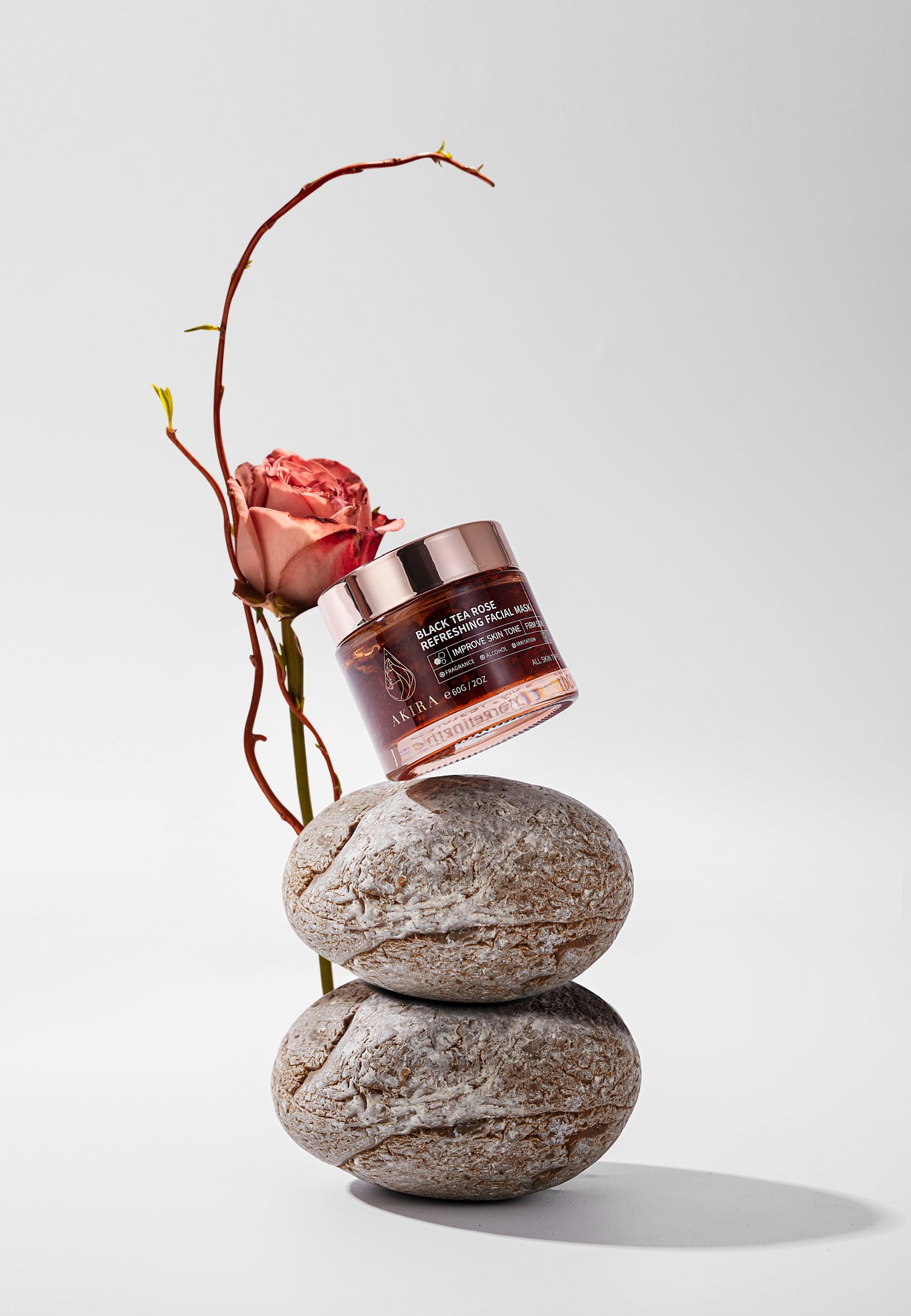 AKIRA BLACK TEA ROSE MASK